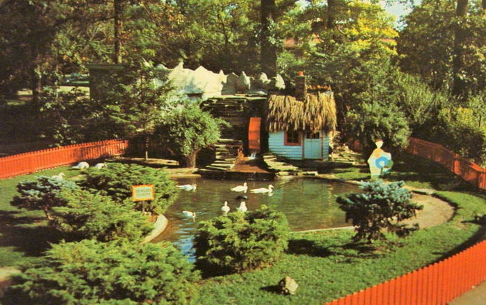 Belle Isle Childrens Zoo - Vintage Postcard